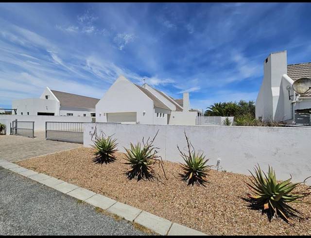 4 BEDROOM HOUSE FOR SALE IN GOLDEN MILE